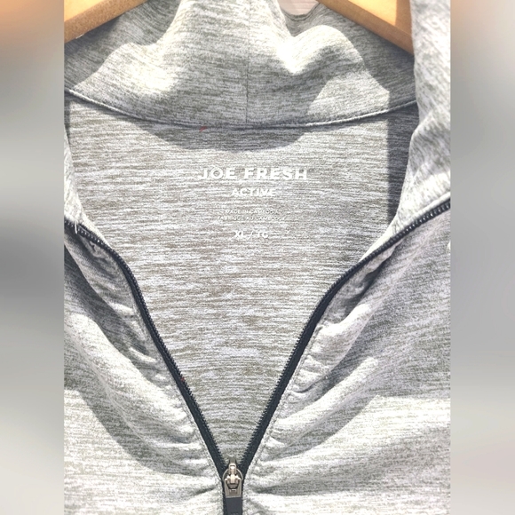 Joe Fresh Active long sleeve. SIZE XL - Picture 2 of 5